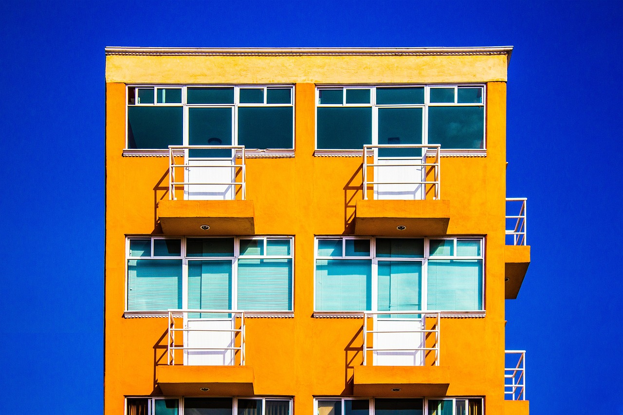 Vinyl, Fiberglass or Aluminium: Which Window Frame Survives Riverside Heat